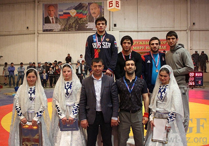 Azerbaijani freestyle wrestlers win 2 gold medals in Dagestan
